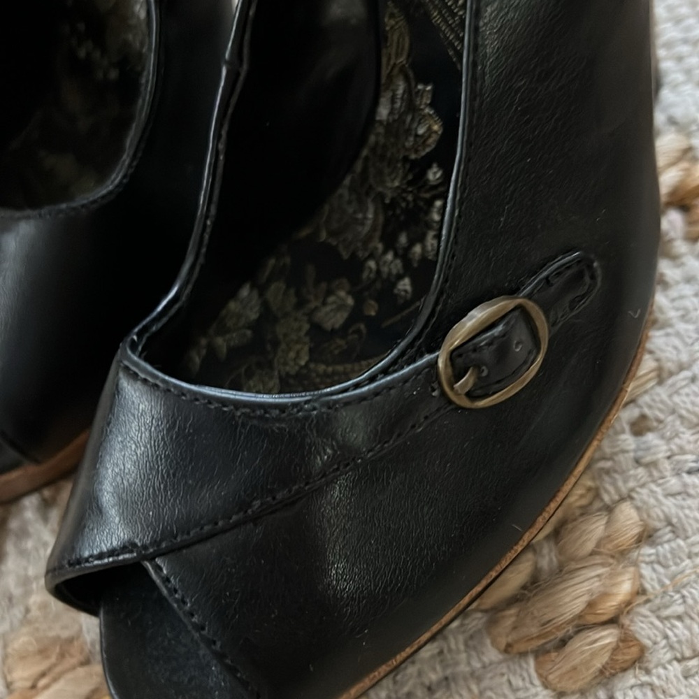 Groove Heels - Picture 3 of 5